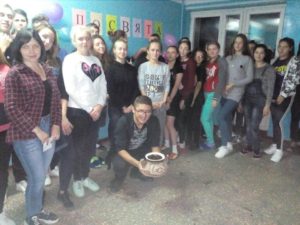 В общежитии ХГУ посвятили в жильцы «сладкой» кашей