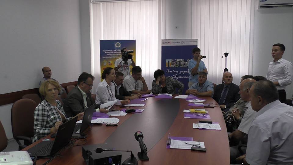 У Скадовську представники місцевого самоврядування Херсонщини познайомились з новими міськими проектами і обговорили спільні проблеми