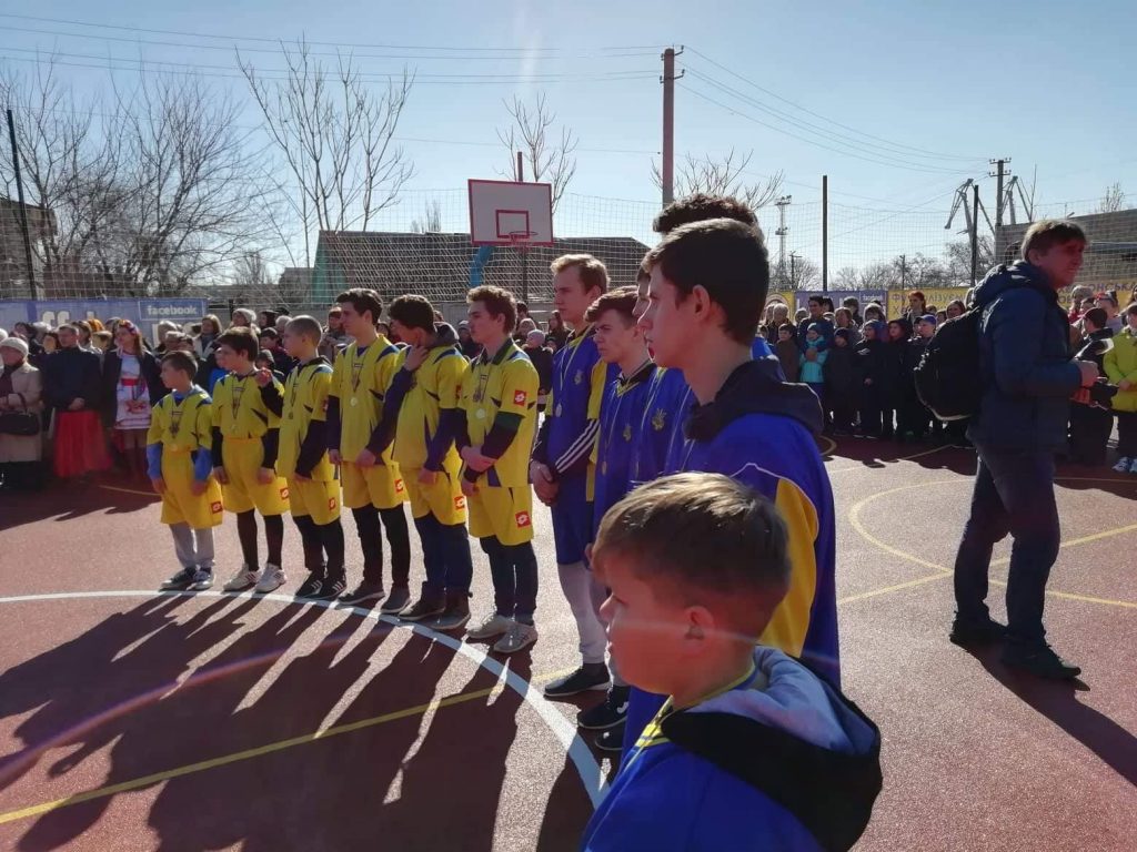 Жена Порошенко в Херсоне начала с открытия спортплощадки
