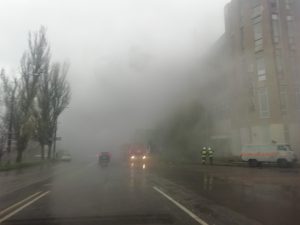 В Херсоне возле ХГУ горит здание типографии: людей эвакуируют   