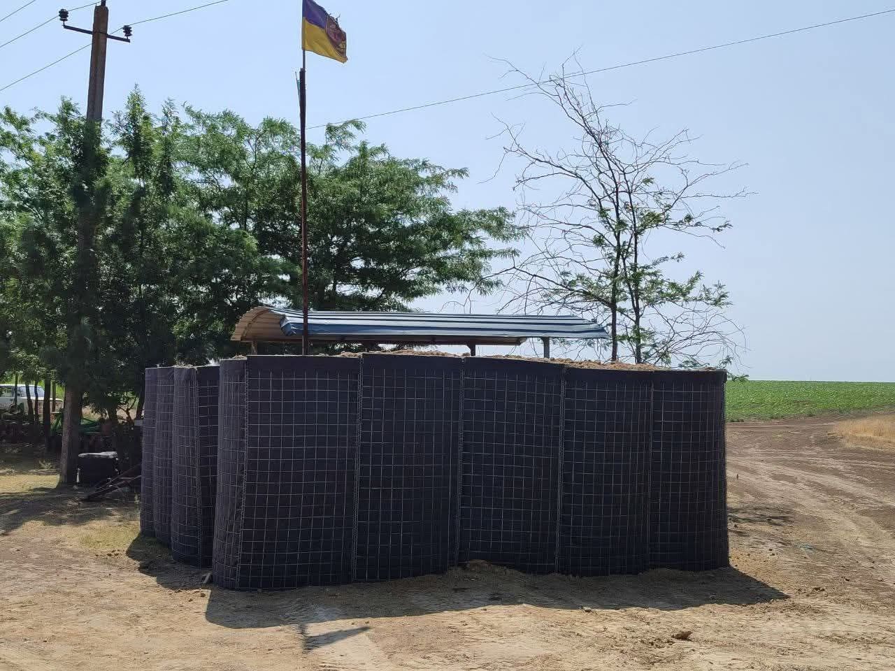 У Білозерській громаді на Херсонщині облаштували захисні конструкції