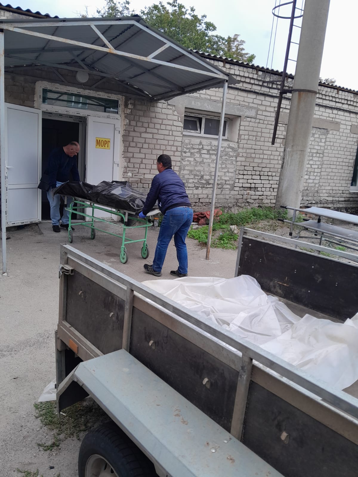На виїзді з Берислава загинули двоє людей: міська рада застерігає від самостійної евакуації