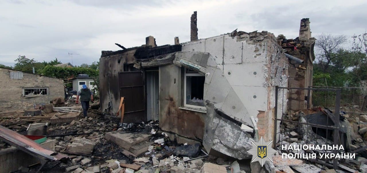 До 10 авіабомб на Херсон: армія рф зруйнувала понад 70 приватних будинків та багатоповерхівку