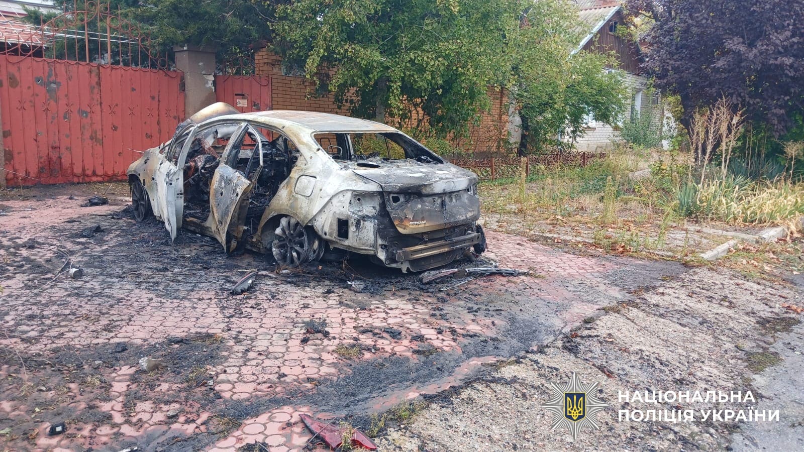 Внаслідок ворожого обстрілу Херсона поранені двоє дітей та їх матір, – поліція