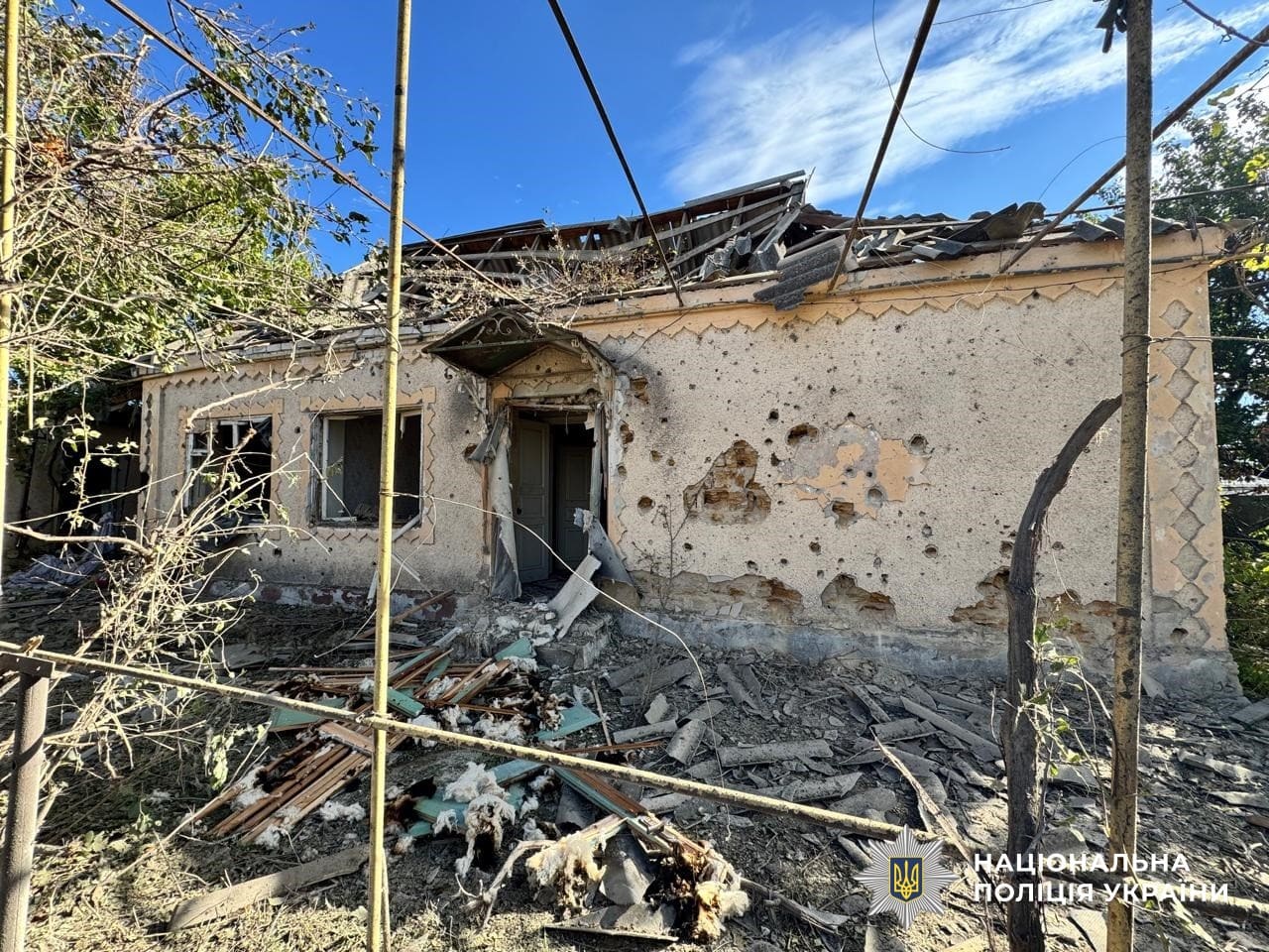 На Херсонщині внаслідок російської агресії одна людина загинула та 13 поранено, серед постраждалих – поліцейська