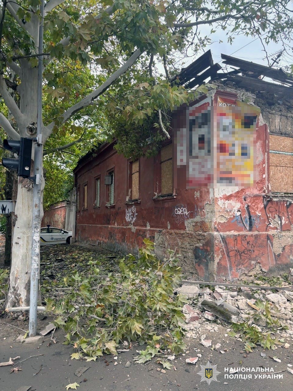 На Херсонщині через російські обстріли пошкоджено п’ять багатоповерхівок, приватні будинки, дитсадок, – поліція
