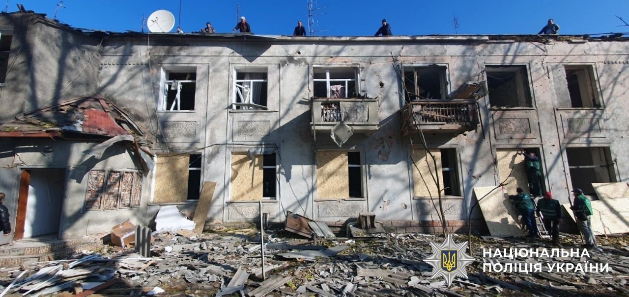 На Херсонщині внаслідок російських обстрілів поранено 16 людей та пошкоджено понад 40 об’єктів, – поліція