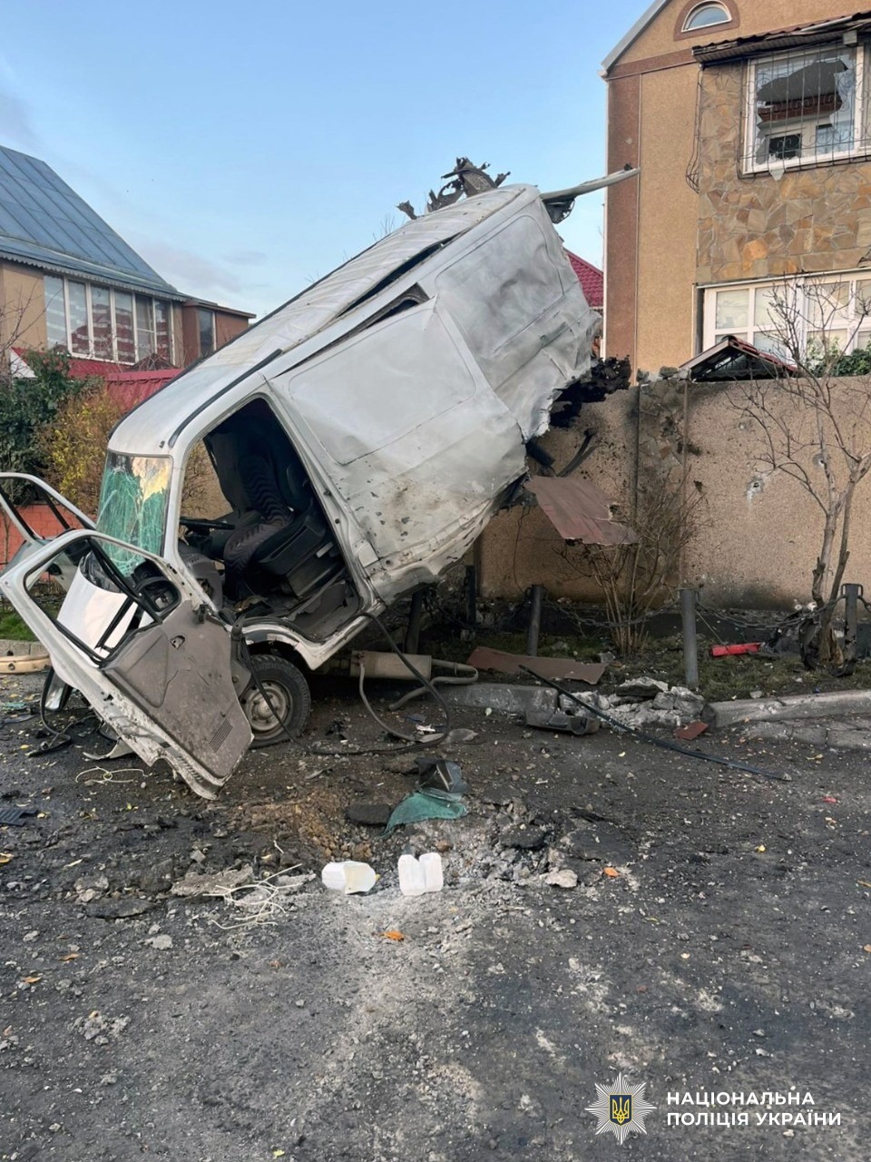 На Херсонщині внаслідок ворожих ударів четверо цивільних загинули та 11 отримали поранення, серед них – дитина, – поліція