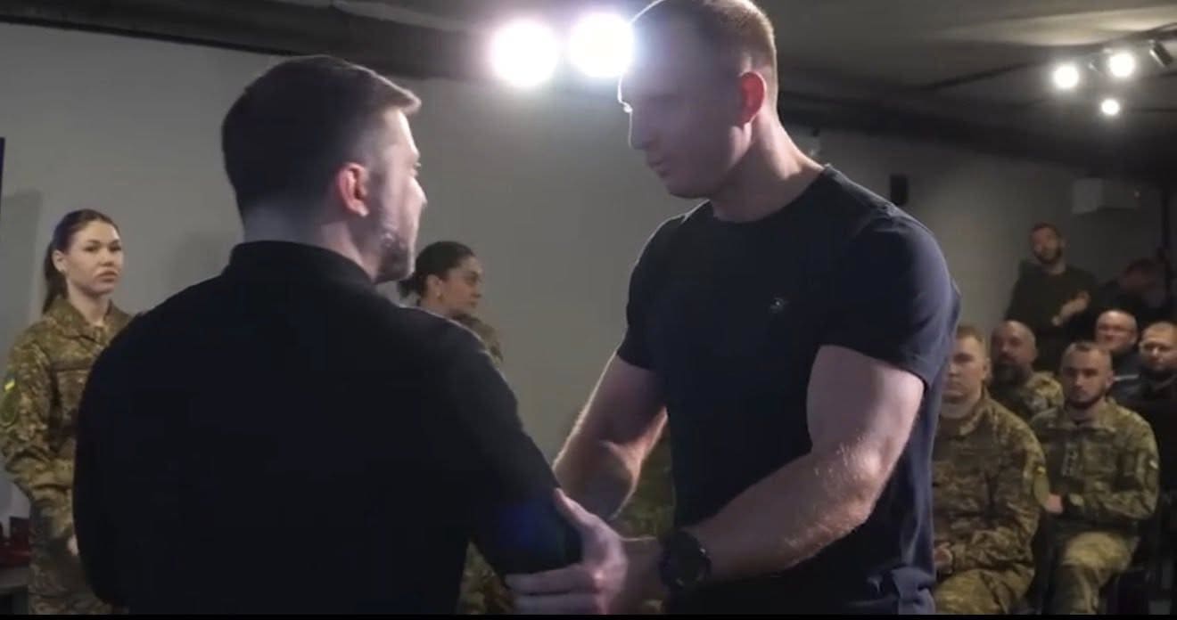 Херсонського волонтера Андрія Петухова нагороджено орденом «За мужність» ІІІ ступеня (відео)