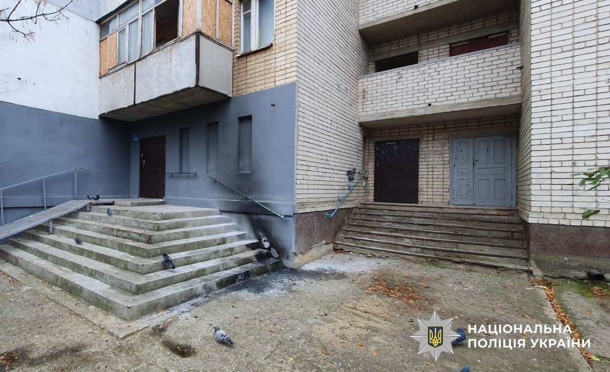 На Херсонщині через російські обстріли трьох людей поранено, пошкоджено будинки й автотранспорт, – поліція