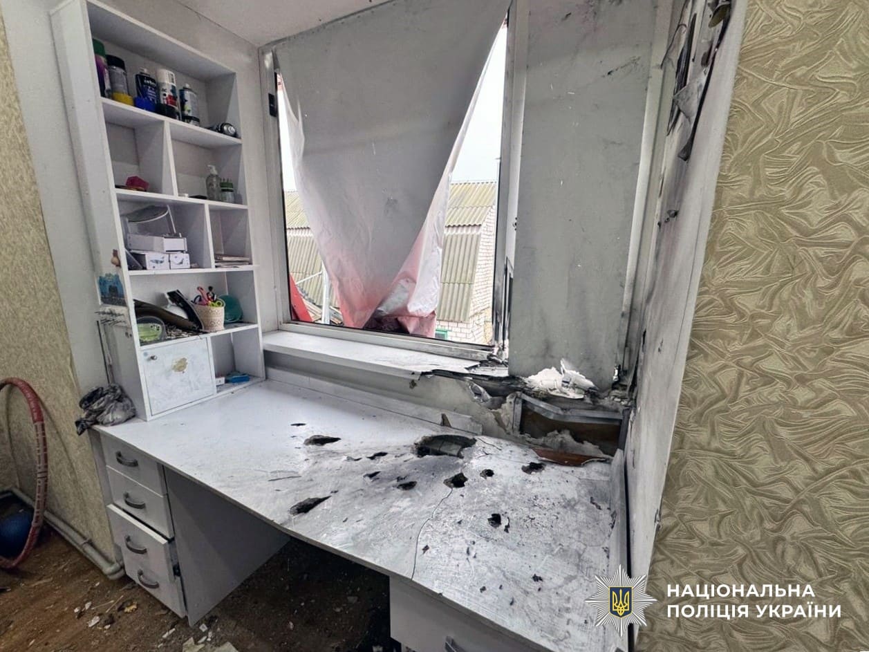 На Херсонщині через обстріли поранено 9 людей, серед них – дитина, пошкоджено медзаклад, – поліція