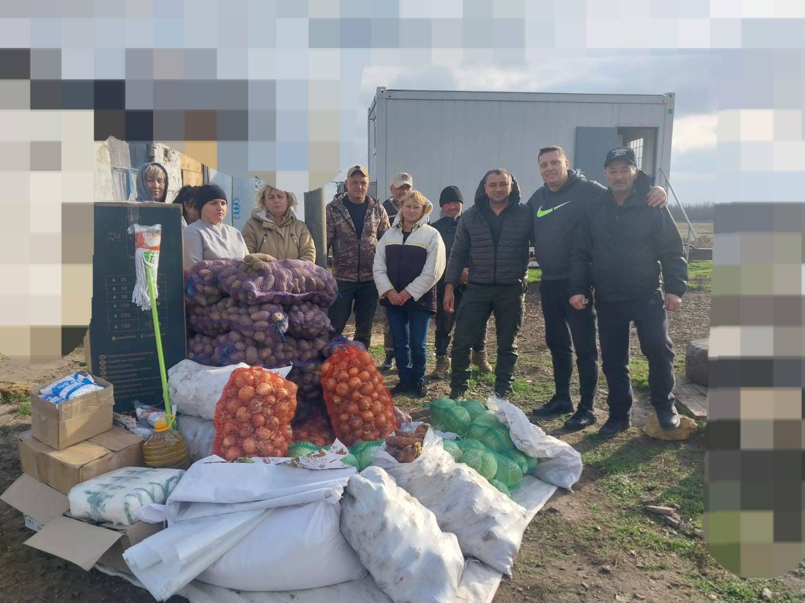 Мешканцям модульного містечка у Тягинській громаді благодійники передали продукти харчування