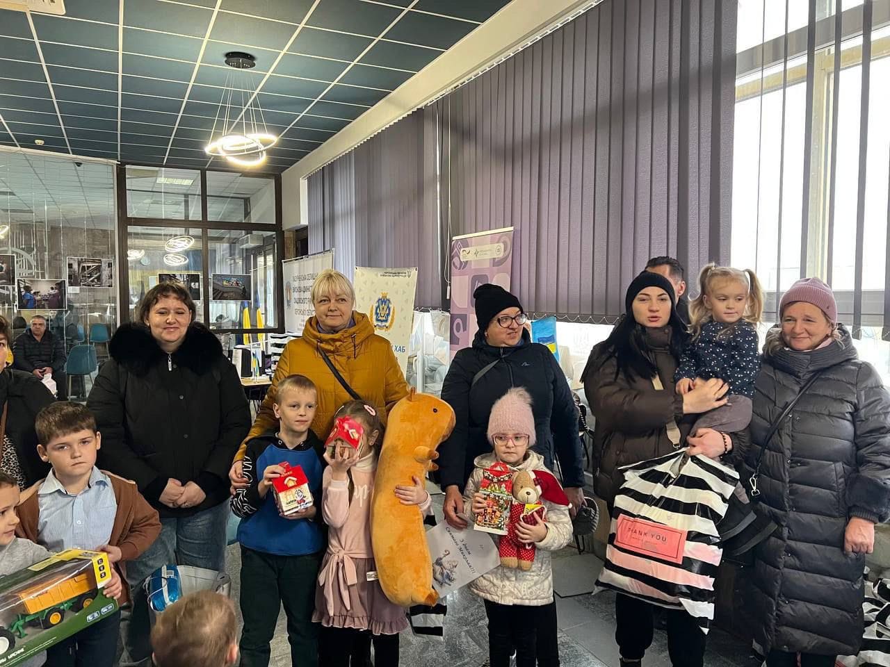 Дітям Чулаківської громади з Херсонщини передали подарунки до дня святого Миколая