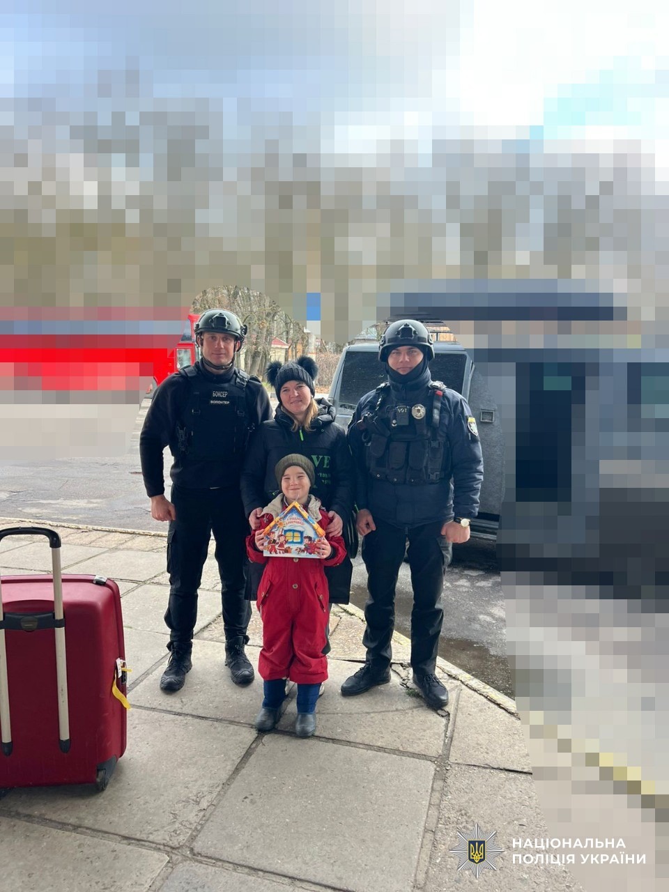 Хлопчик тікав від дрона: у Херсоні врятували матір із шестирічним сином