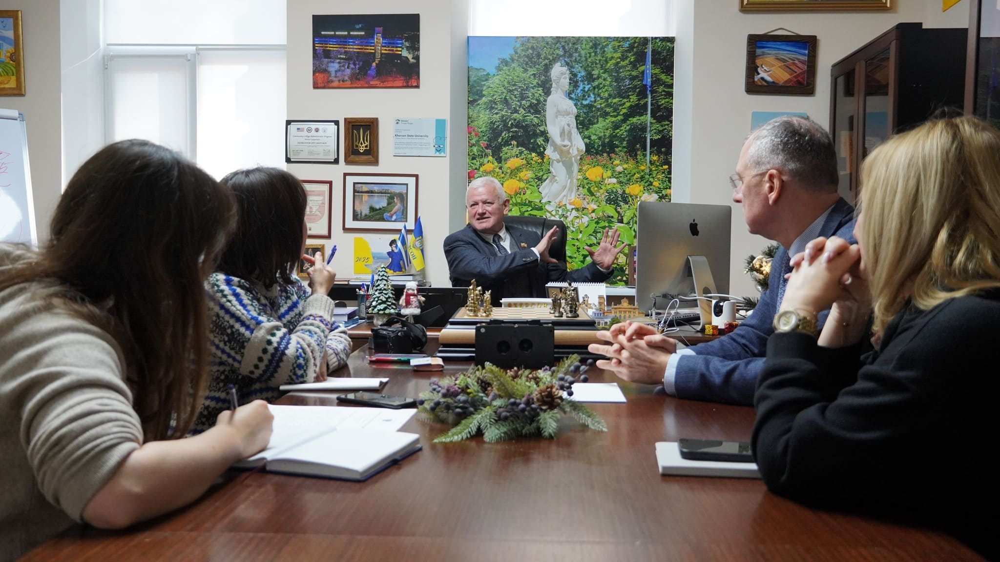 «Про Херсон має знати світ!»: японська журналістка готує матеріал про ХДУ