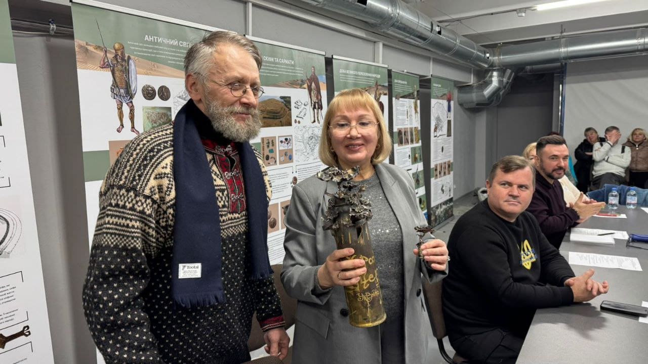 Митець Ігор Баликов передав Херсонському краєзнавчому музею авторську роботу