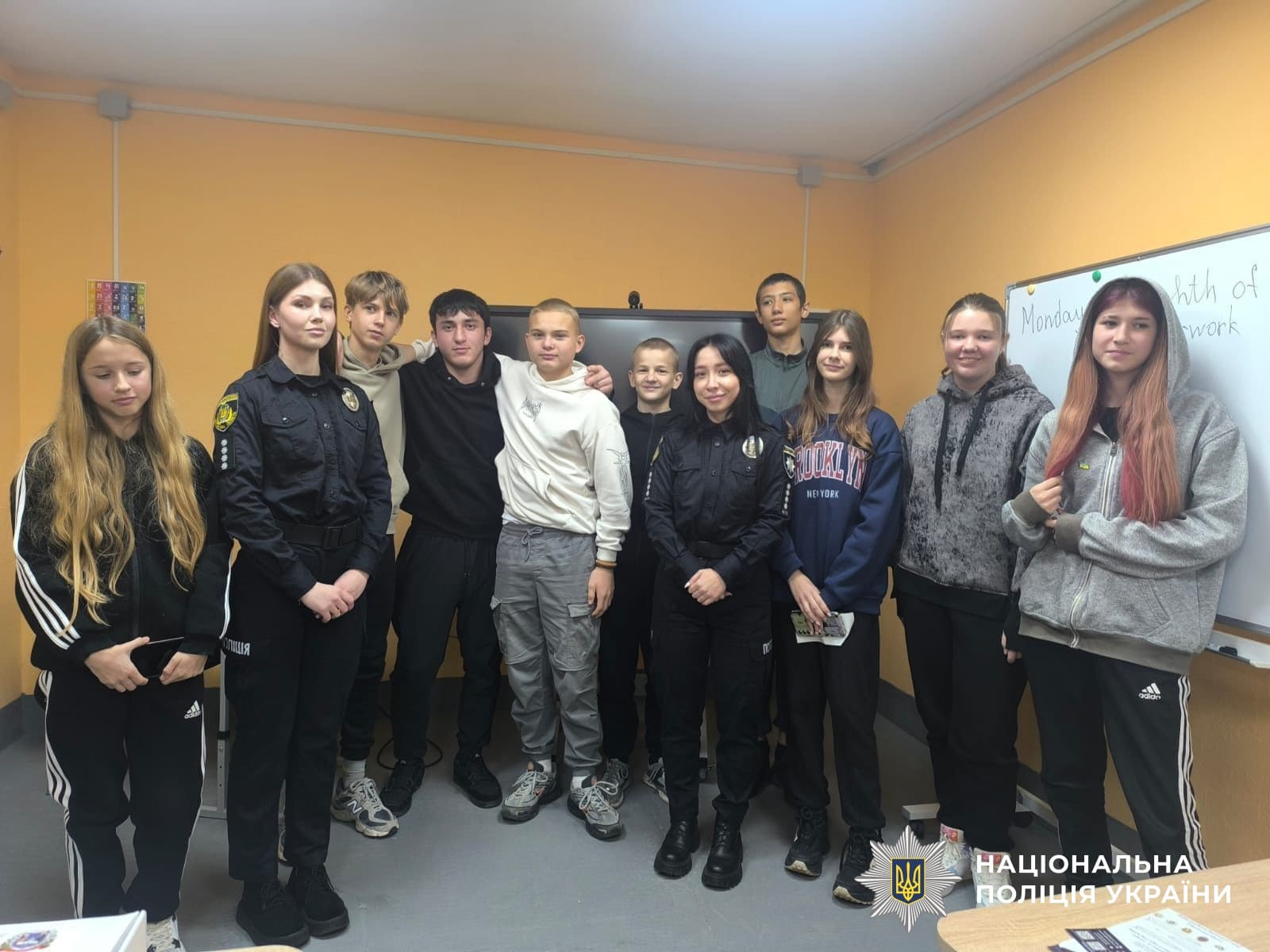 Перший крок до кар’єри: херсонські поліцейські знайомлять школярів із навчанням у МВС