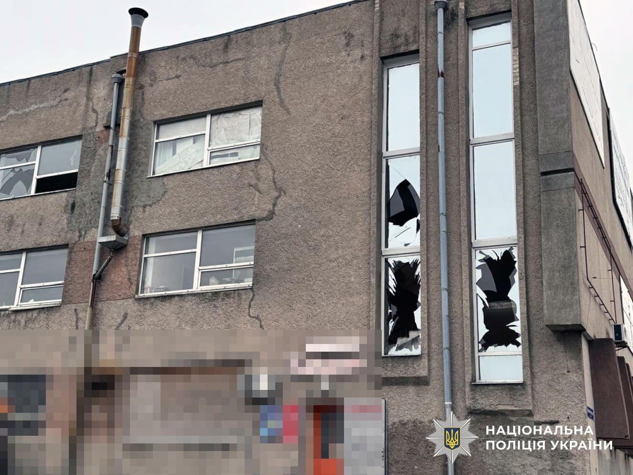 На Херсонщині через російські обстріли загинули двоє жителів, пошкоджено понад 20 об’єктів, – поліція