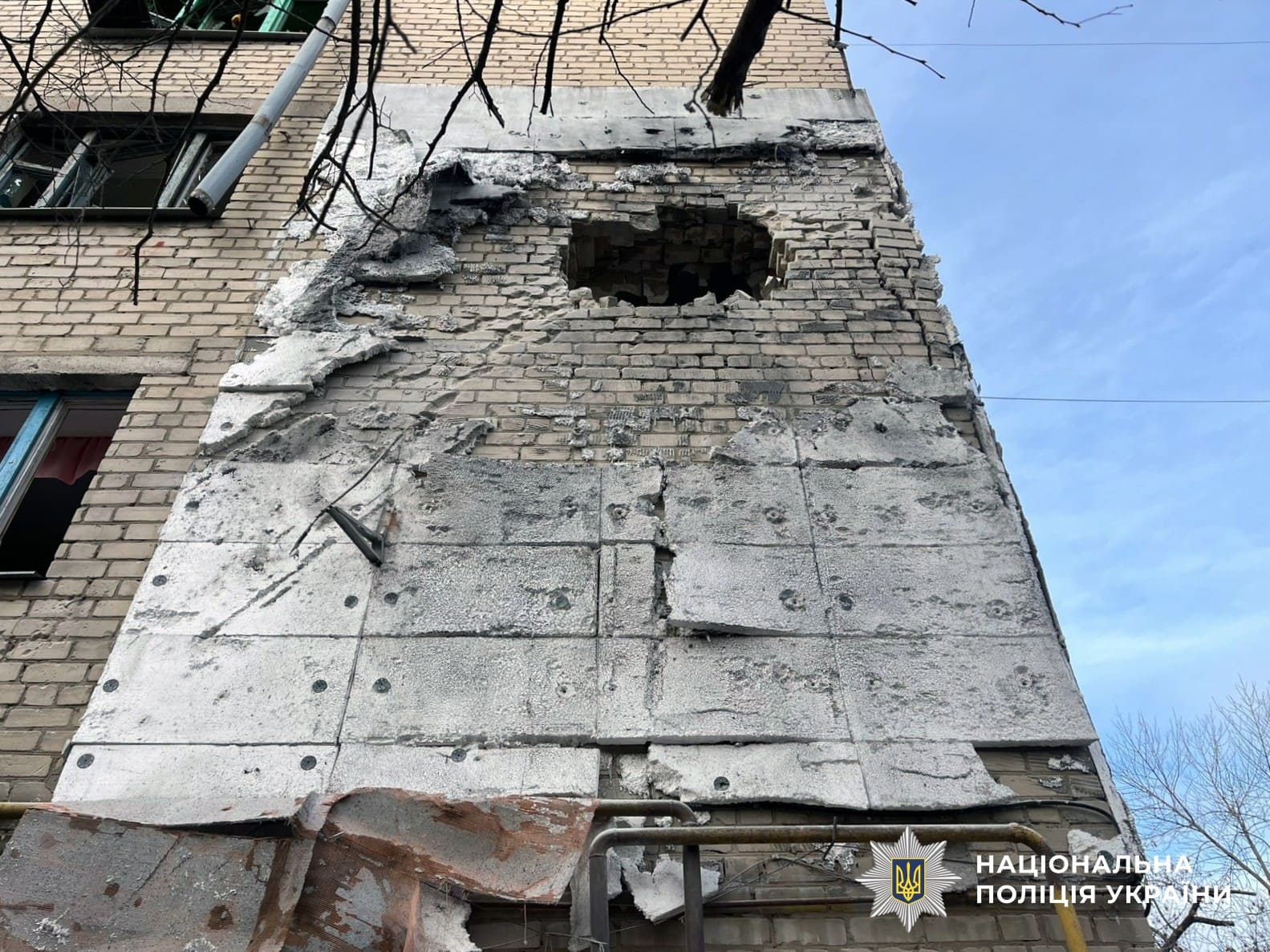 На Херсонщині внаслідок російських обстрілів постраждали четверо людей, пошкоджено 17 об’єктів цивільної інфраструктури, – поліція