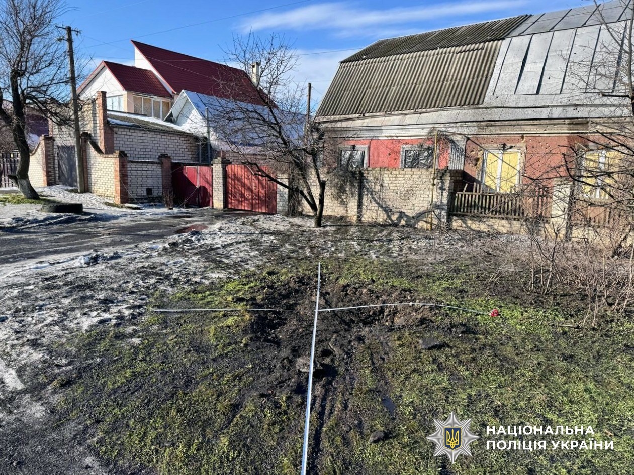На Херсонщині внаслідок російської агресії троє людей загинуло та 10 поранено, пошкоджено лікарню, школу й житлові будинки, – поліція