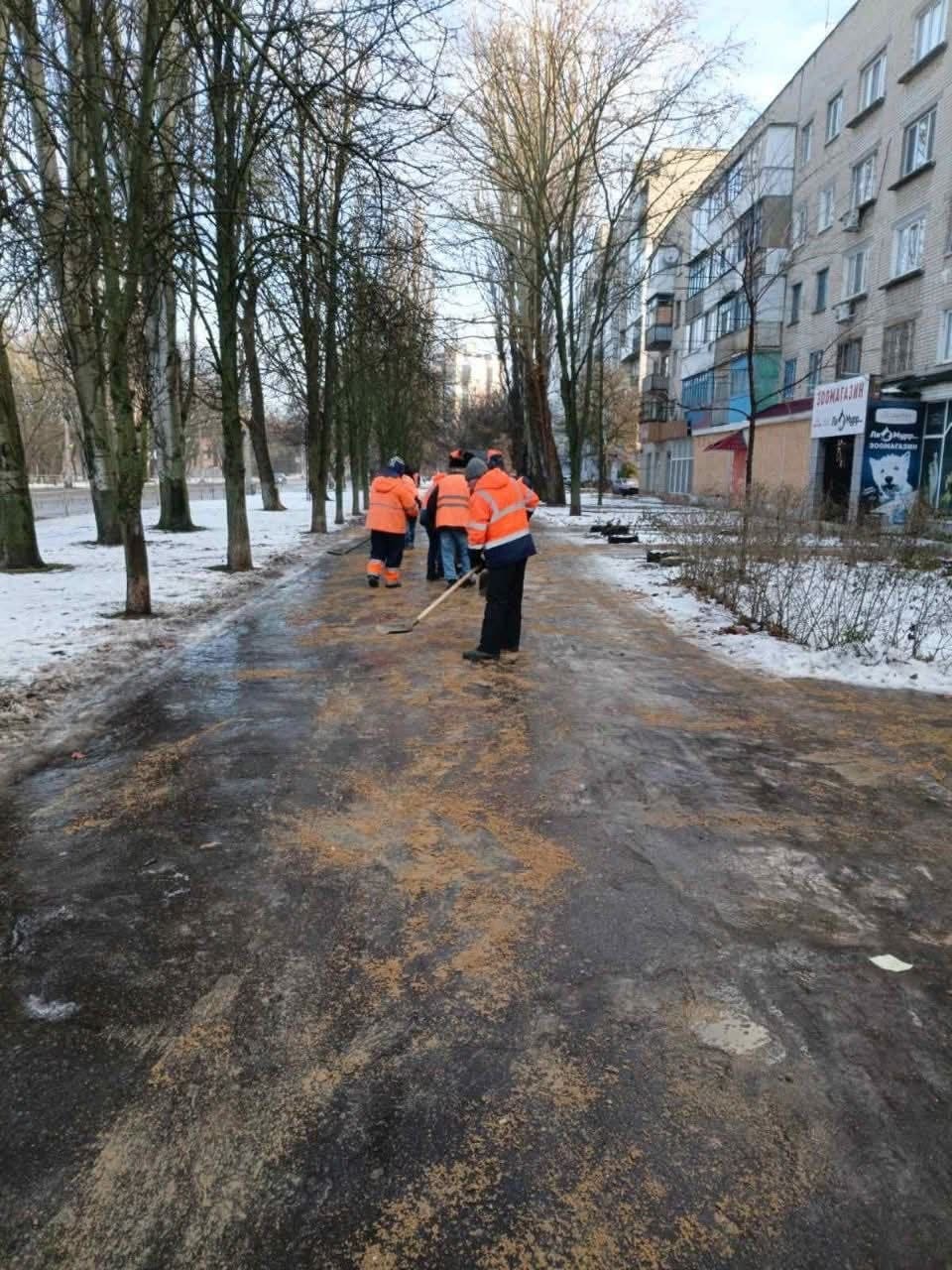 Як працюють комунальники в Херсоні (фото)