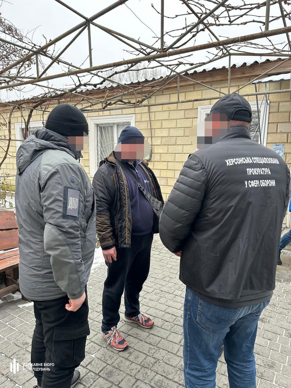 Дрова для ЗСУ за завищеними цінами: ДБР викрило нову схему розкрадання коштів у Херсоні