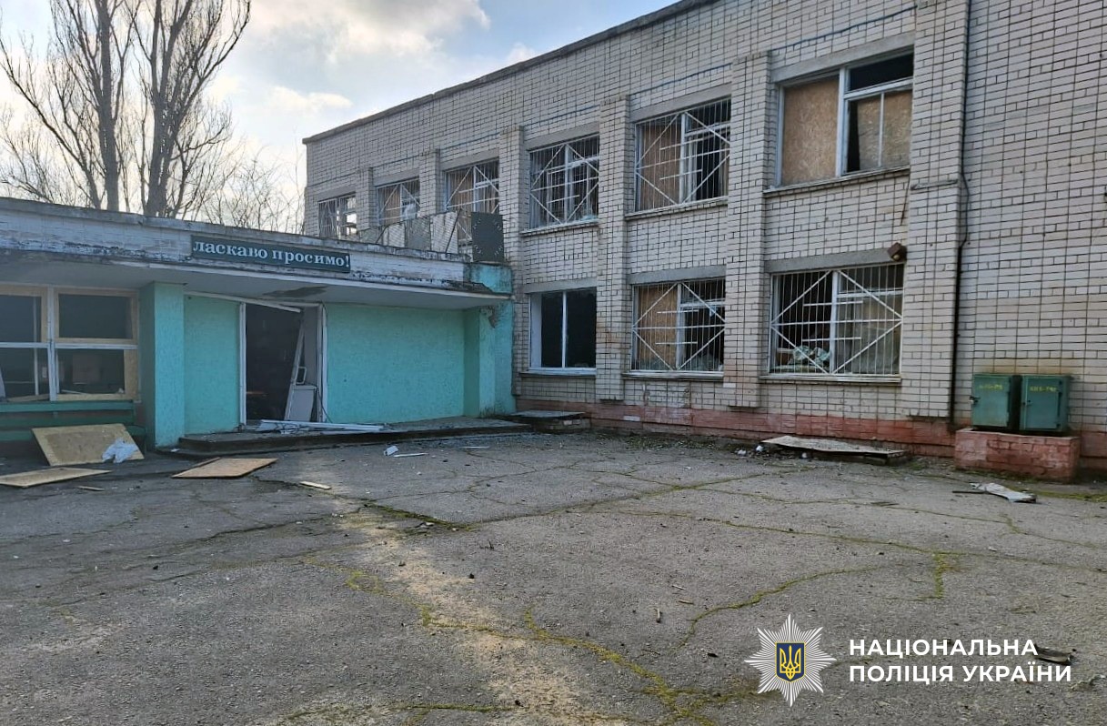 На Херсонщині внаслідок російських обстрілів поранено восьмеро жителів, ще двоє поліцейських травмувалися через підрив на міні