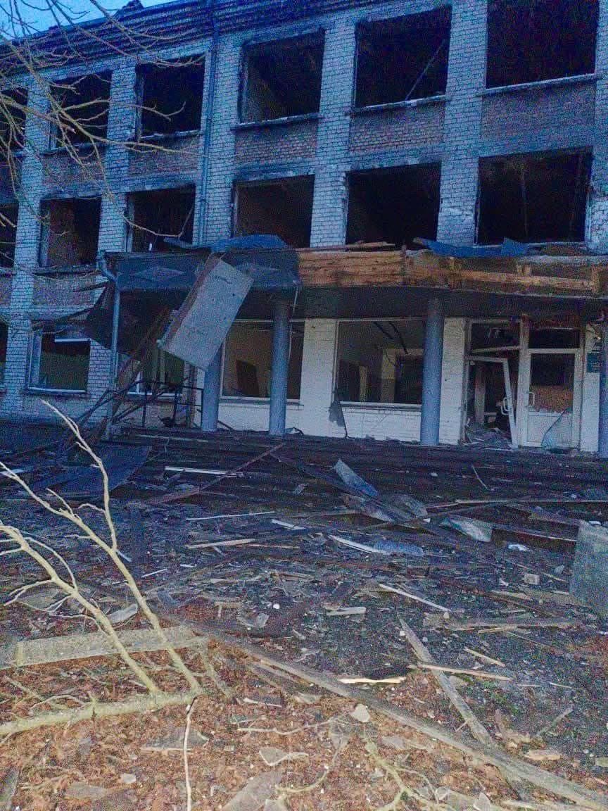 У Бериславському районі школа перетворилася на руїну після російських обстрілів (фото)
