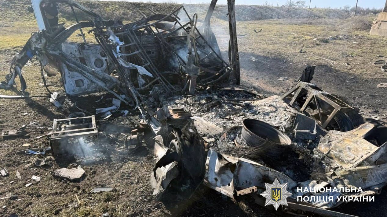 На Херсонщині через російські обстріли загинули двоє людей, поранено 20 цивільних, пошкоджено транспорт — поліція