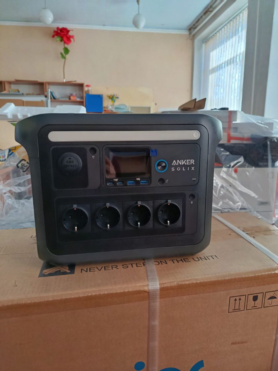 Білозерська громада отримала 10 зарядних станцій для медзакладів, шкіл та ЦНАПу