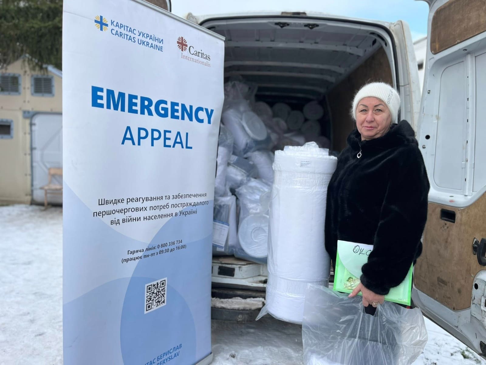 На Бериславщині волонтери передали родинам дрова, продукти та гігієнічні набори