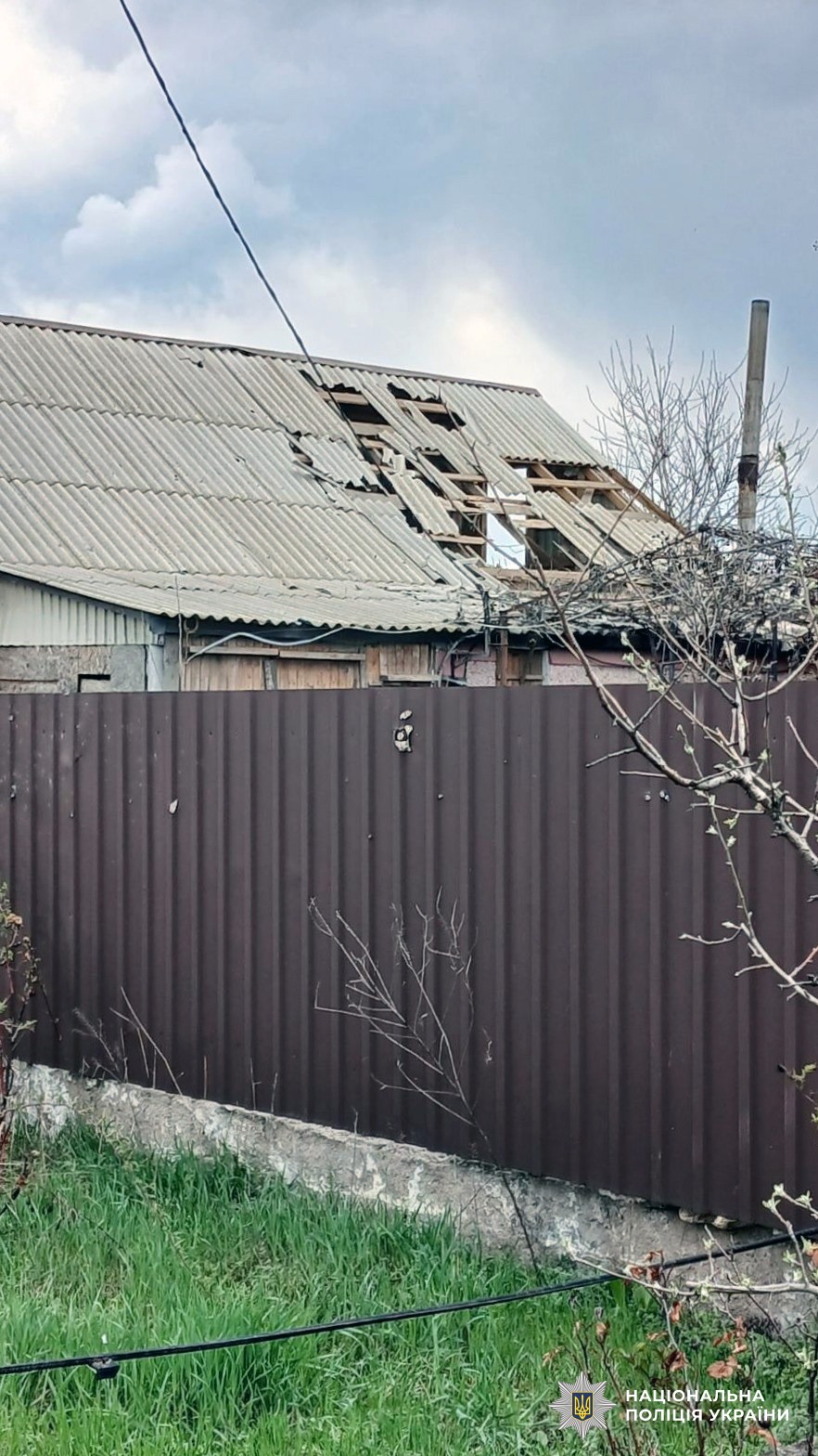 Двоє загиблих і 14 поранених, серед постраждалих – дитина: поліцейські Херсонщини фіксують наслідки обстрілів рф за минулу добу