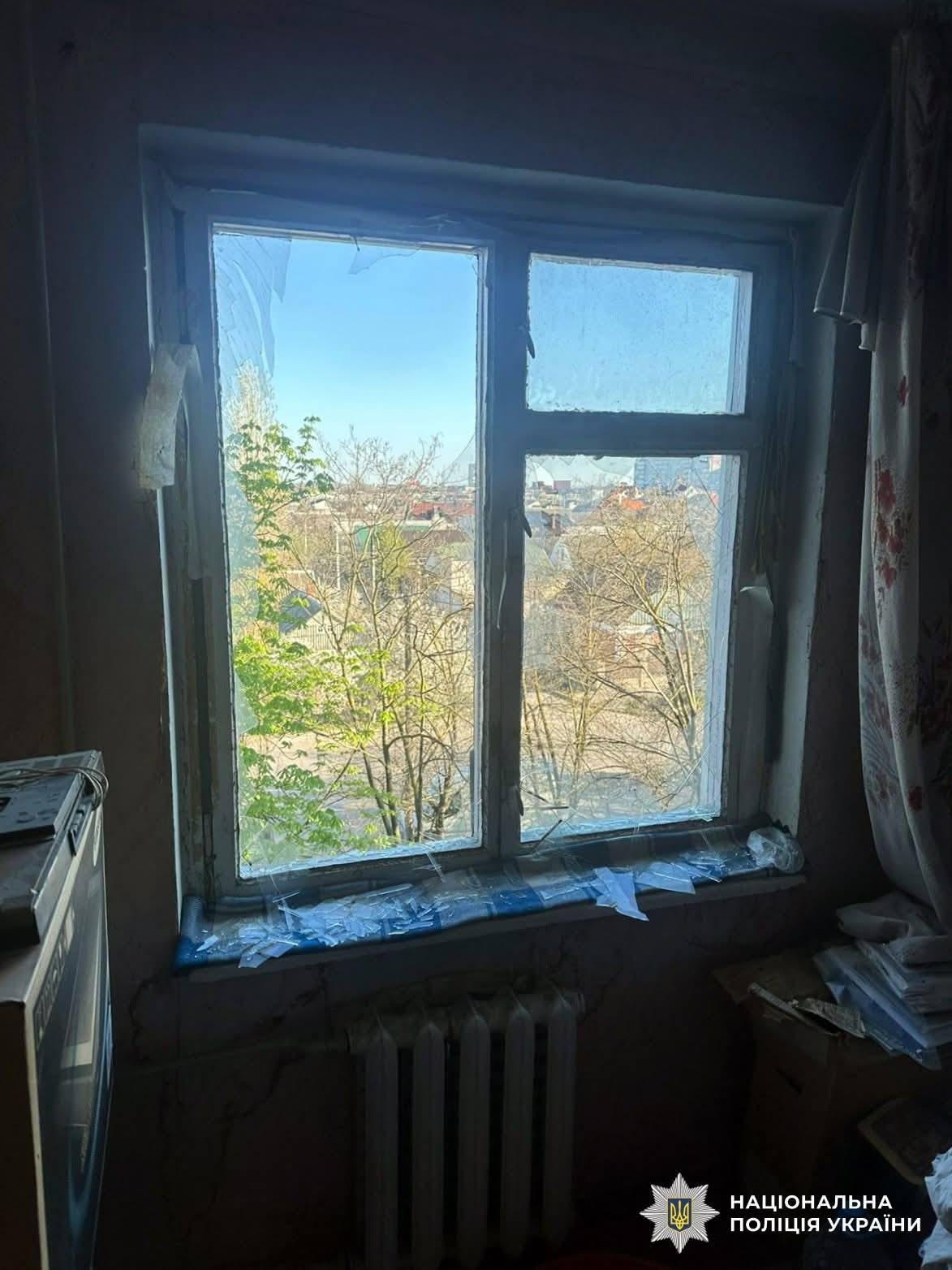 На Херсонщині внаслідок російських обстрілів одна людина загинула та п’ять поранено, пошкоджено житлові будинки й автомобілі