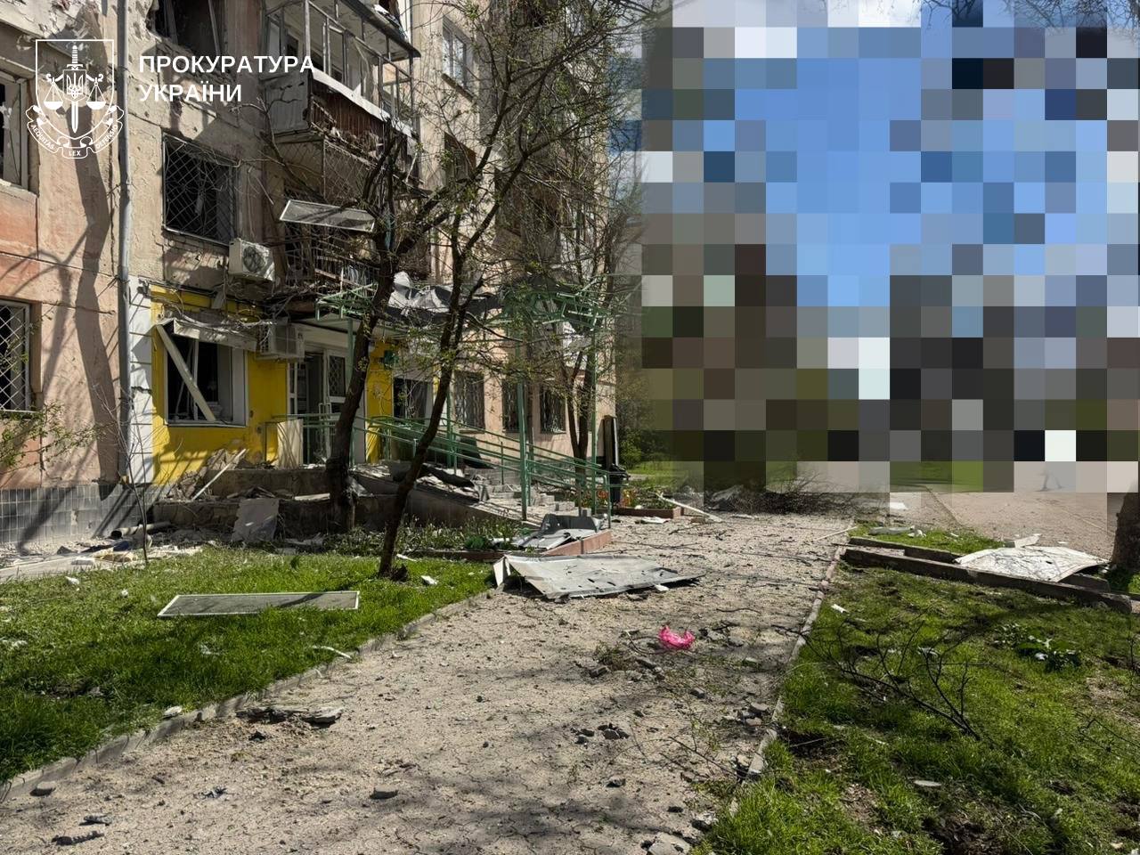 Масовані обстріли Херсонщини: четверо загиблих та 14 поранених, зокрема діти (відео)