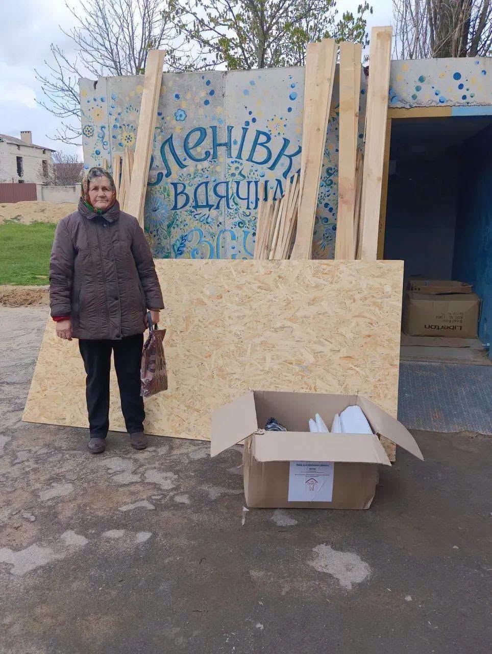 Благодійники надали жителям Херсона продукти харчування та будівельні матеріали, -ХМВА
