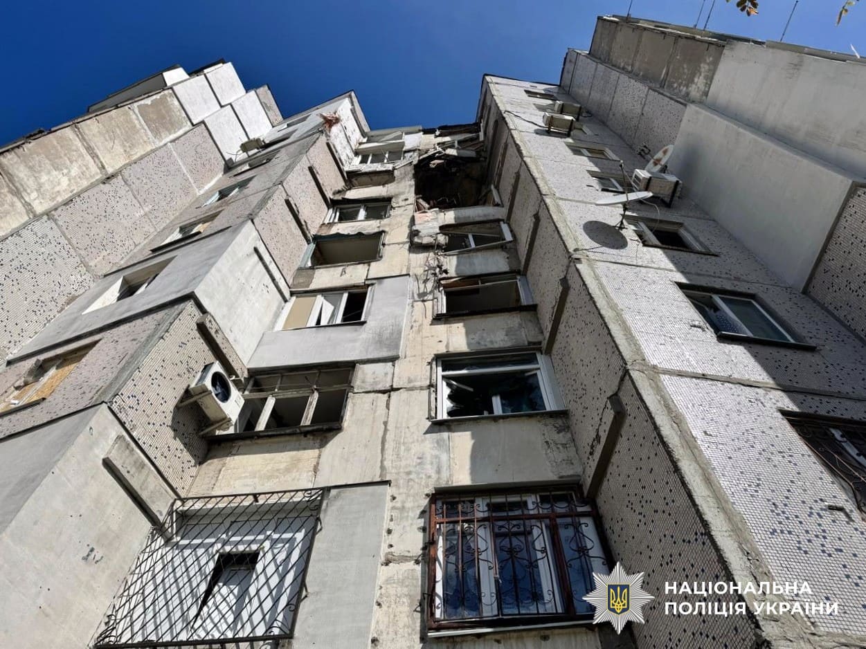 На Херсонщині внаслідок російських обстрілів поранено десятьох людей, серед них – четверо поліцейських