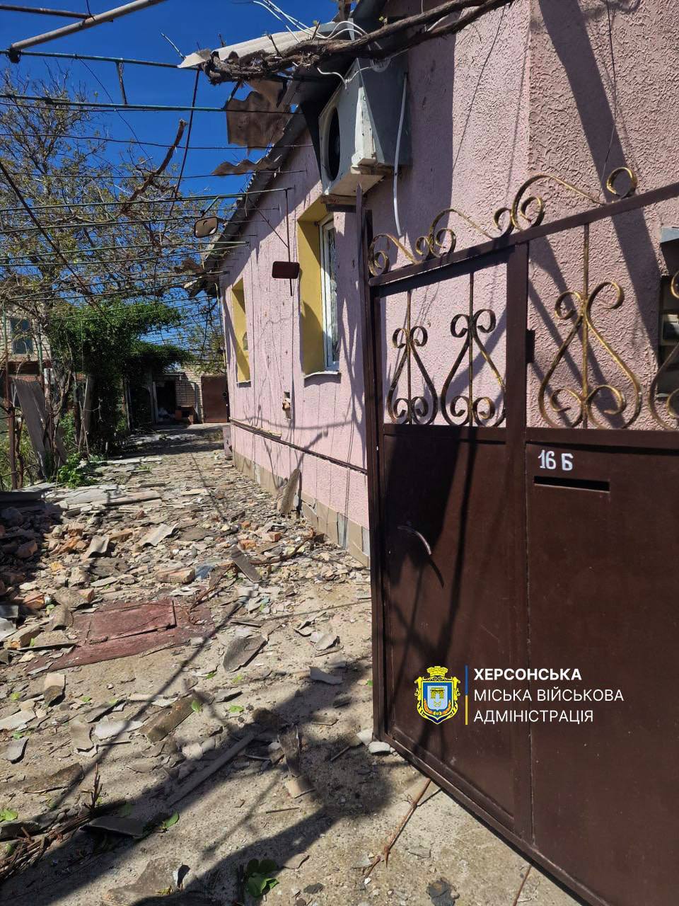 Окупанти обстріляли передмістя Херсона: є загиблий, пошкоджено житлові будинки