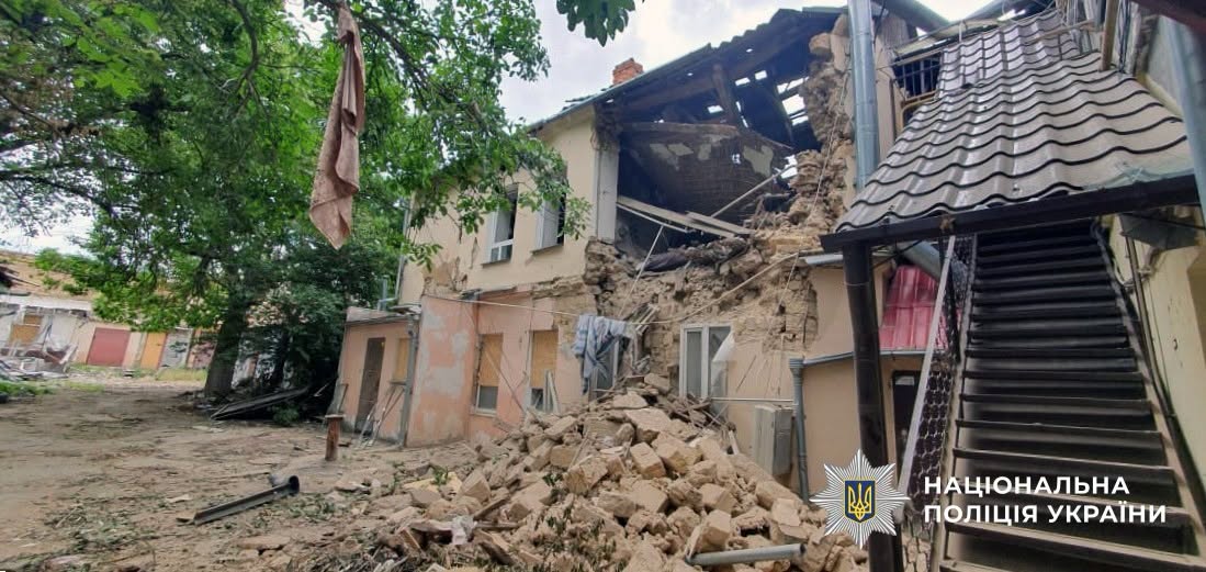 На Херсонщині в результаті російських обстрілів загинула людина, 23 – поранено, пошкоджено 70 об’єктів, – поліція