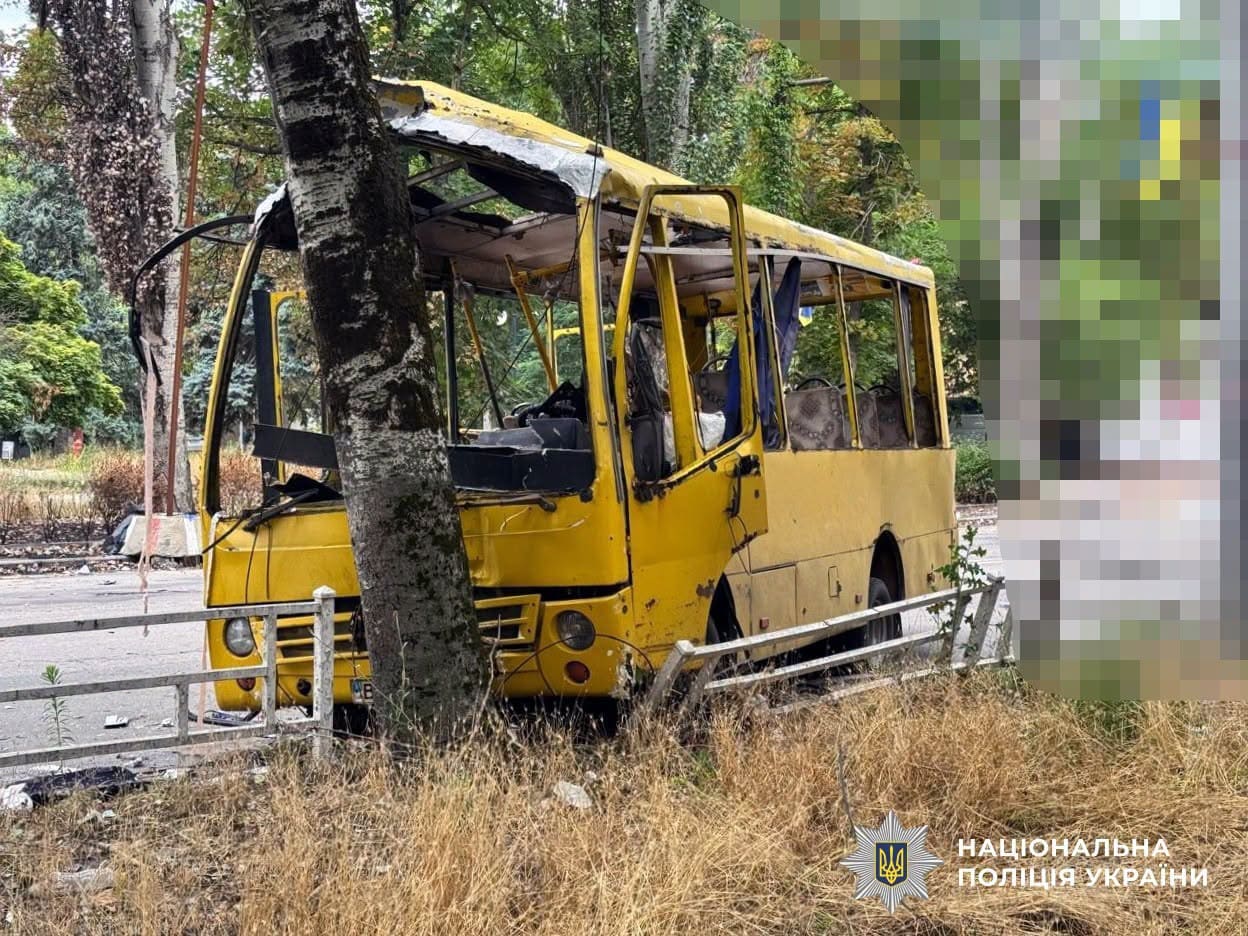 На Херсонщині внаслідок російських обстрілів двоє людей загинуло та 39 поранено, серед постраждалих – троє дітей, медики та поліцейський