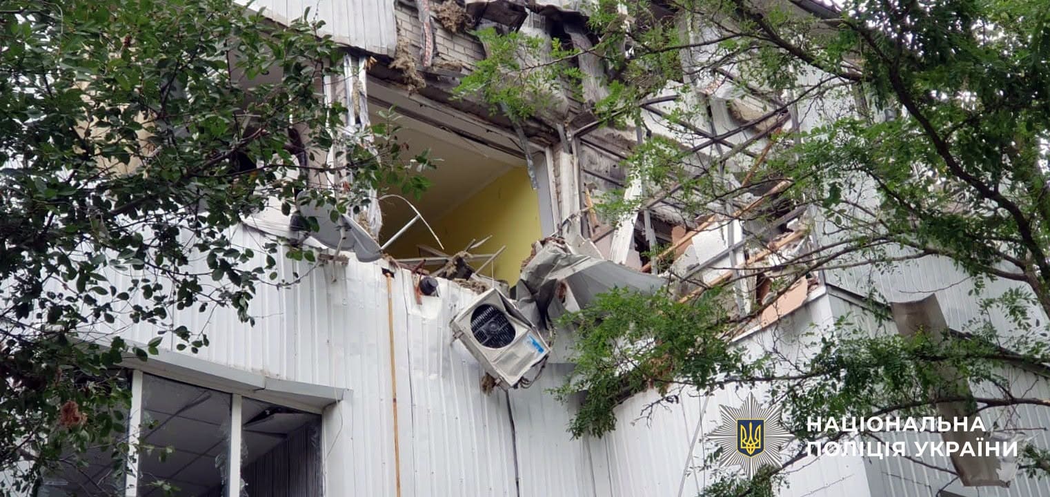 На Херсонщині внаслідок російських обстрілів поранено 25 людей, серед постраждалих – дитина та рятувальник