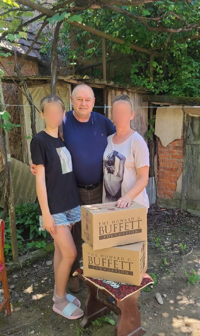 Голова Таврійської громади Микола Різак відвідав родину, яка виїхала з окупації