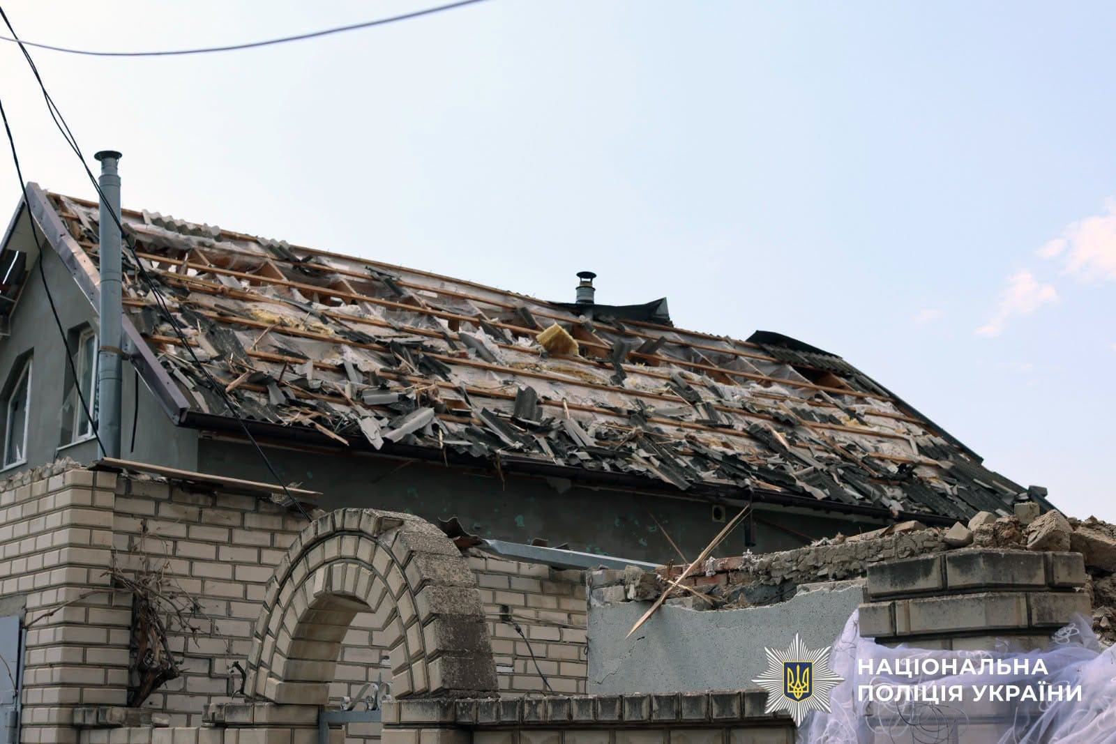 Херсон уночі росіяни атакували «Шахедами»: дві жінки загинули, є поранені та руйнування (відео)