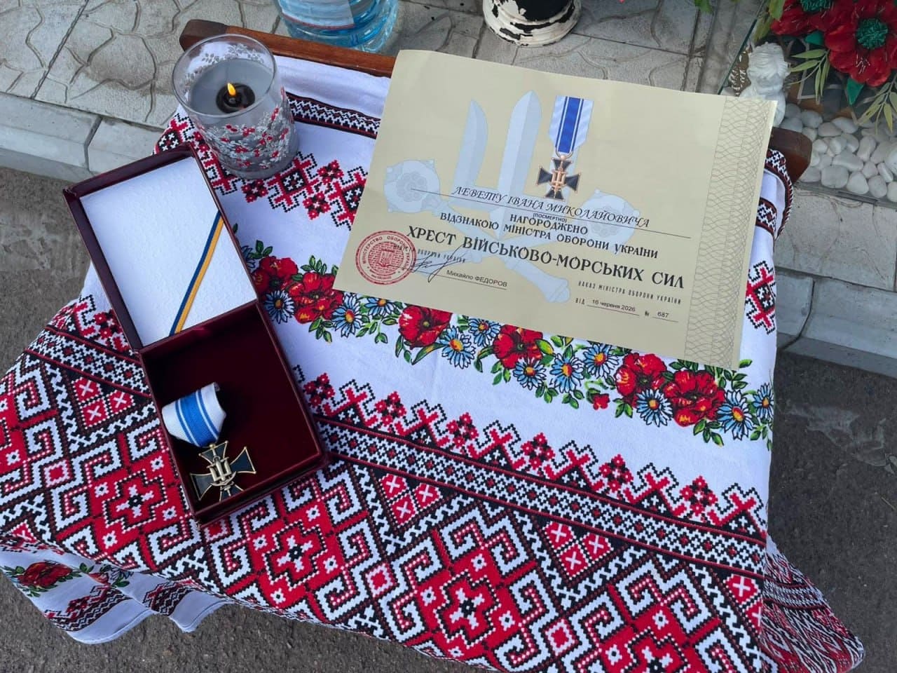 Родині полеглого захисника Івана Левети з Борозенської громади передали Хрест Військово-Морських Сил ЗСУ