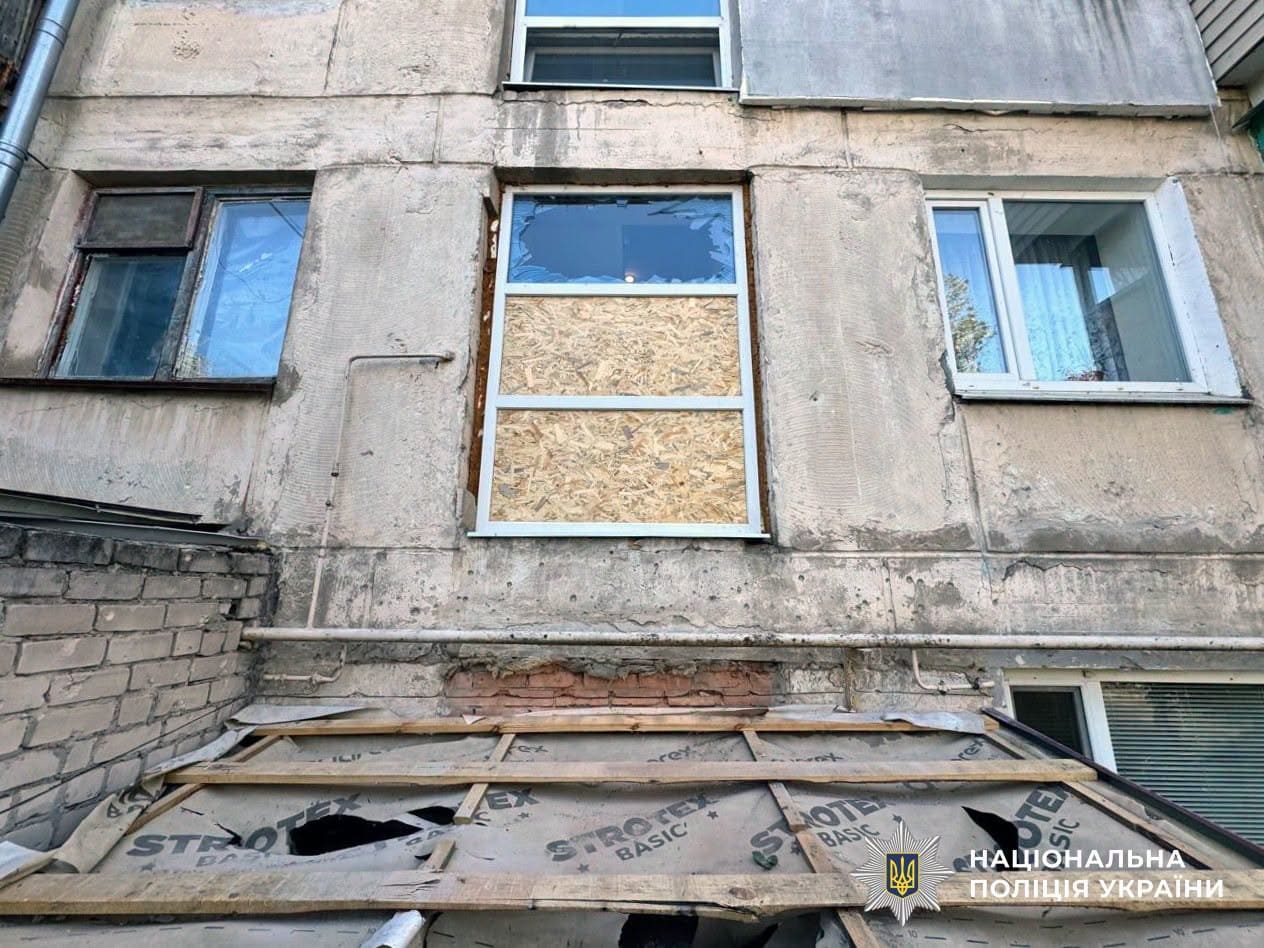 На Херсонщині через російські обстріли поранено дев’ятьох людей, серед постраждалих – медики та комунальники