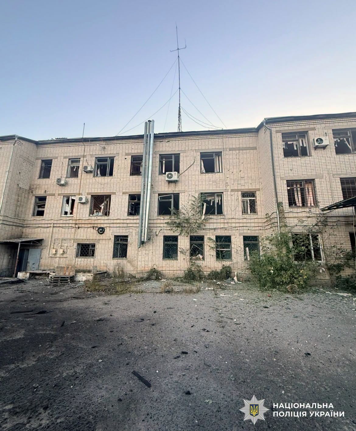 На Херсонщині через російські обстріли поранено двох людей та пошкоджено понад десять об’єктів, – поліція