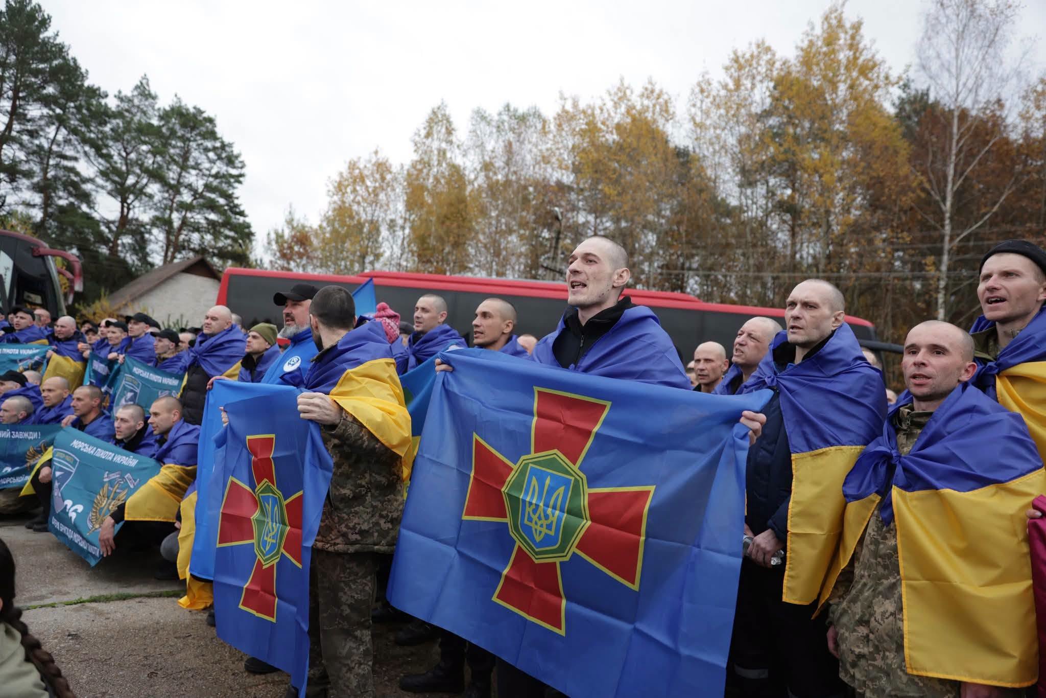 З російського полону повернулися 16 захисників із Херсонщини